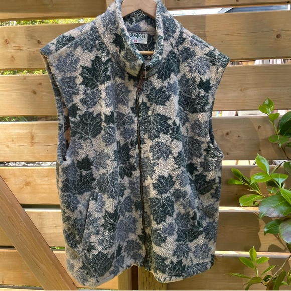 Vintage Jackets & Blazers - Vintage Made in Canada Sherpa Fleece Vest